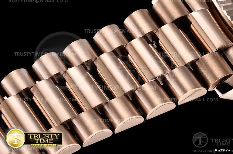 0423 RDD0223A – DayDate 36mm Packable 702